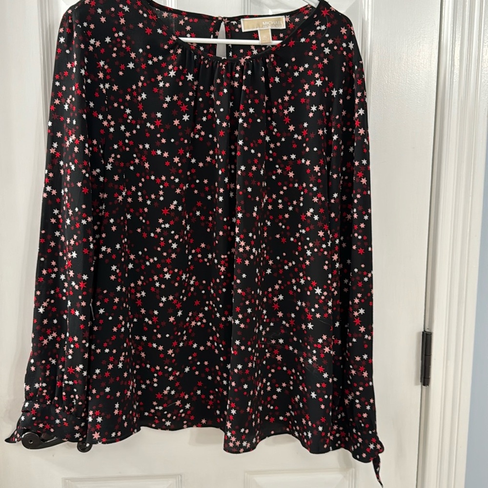 Black w/stars design Michael Kors LS top. XL knotted cuffs. Flowy loose top. EUC